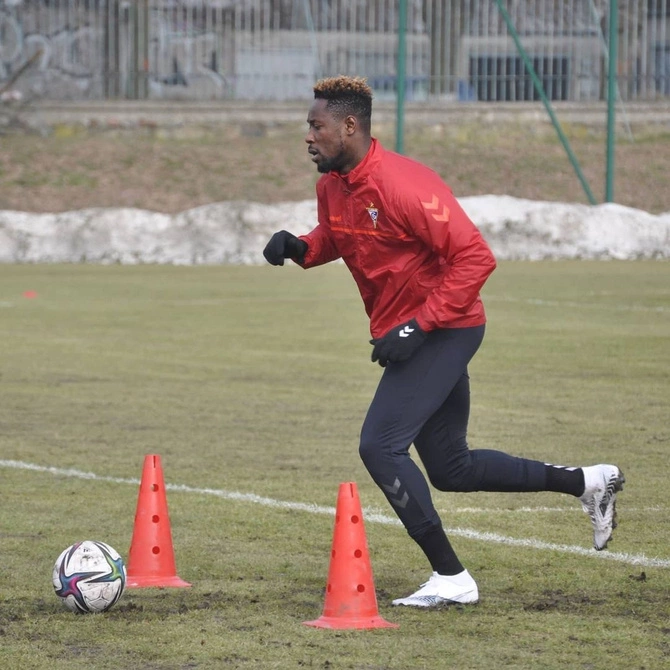 Pachołek wysoki z dziurami 38 cm Czerwony (100056)