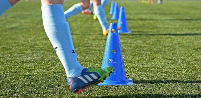 Pachołek wysoki z dziurami 38 cm Żółty (100056)